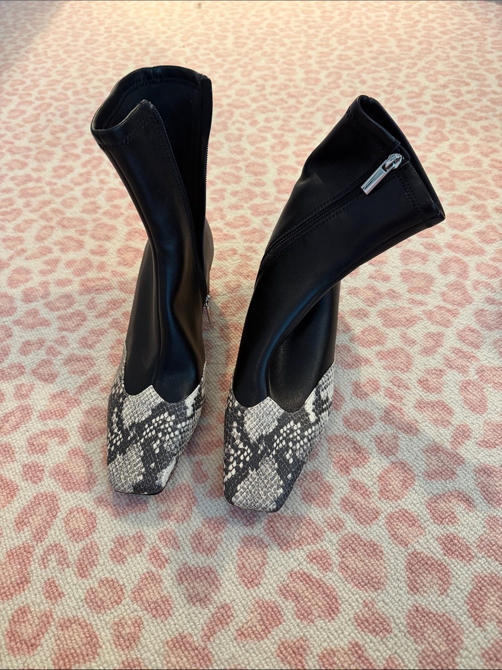 Steve Madden Jeter NWOT 7